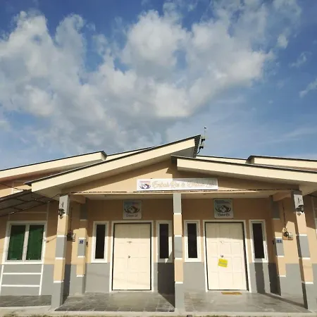 Homestay Embah Ros & Embah Lek Hutan Melintang Exterior photo