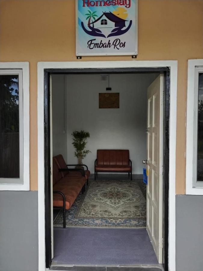 Embah Ros & Embah Lek Holiday home *