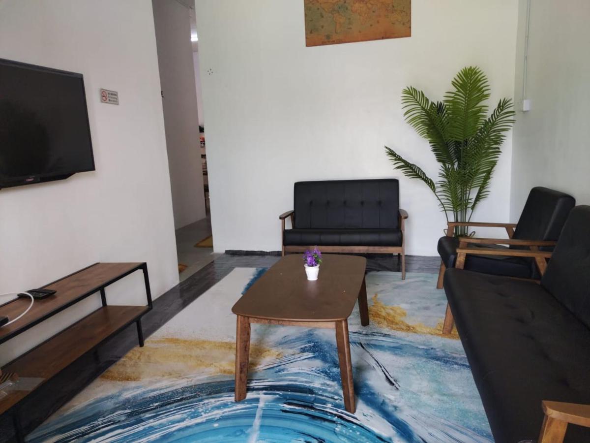 Embah Ros & Embah Lek Holiday home *